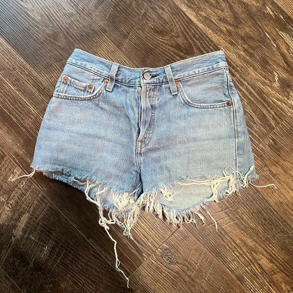 ‼️SOLD‼️Levi’s 501 Jean Shorts - Picture 2 of 4